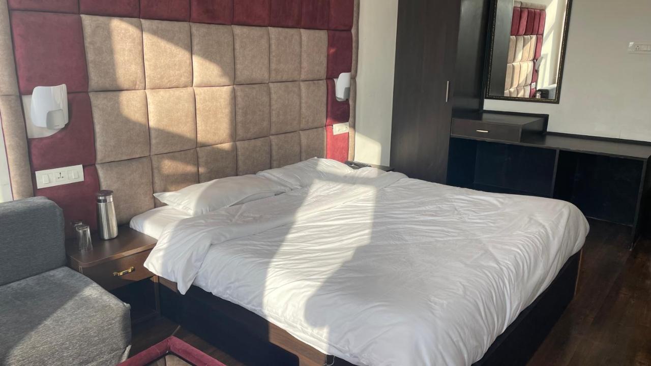 Hotel Senorita Srīnagar Dış mekan fotoğraf