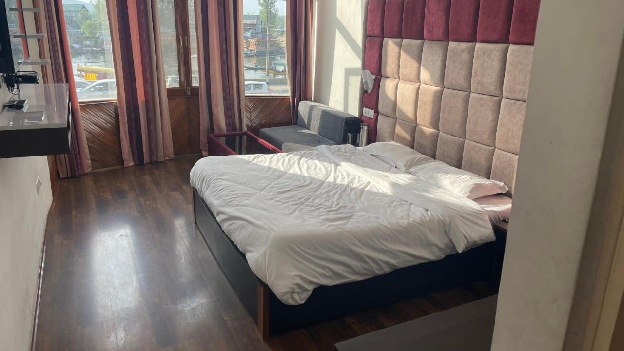 Hotel Senorita Srīnagar Dış mekan fotoğraf
