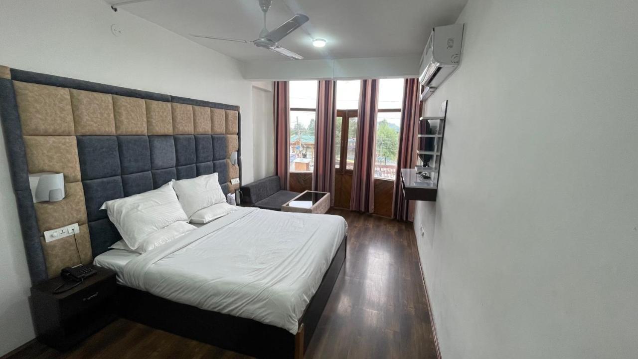 Hotel Senorita Srīnagar Dış mekan fotoğraf
