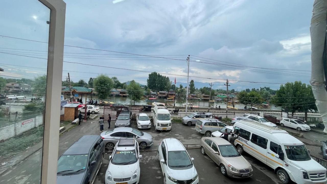 Hotel Senorita Srīnagar Dış mekan fotoğraf