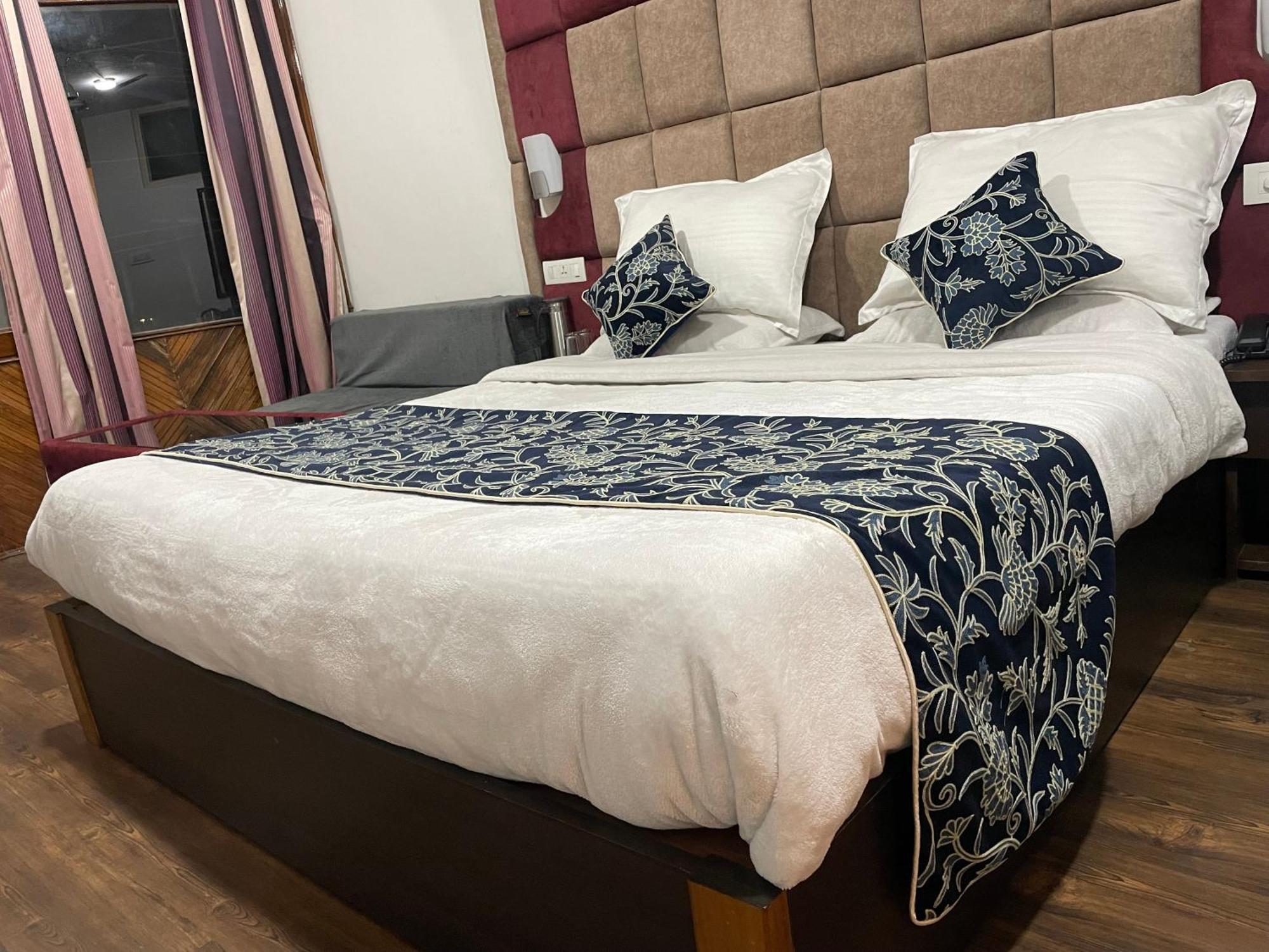 Hotel Senorita Srīnagar Dış mekan fotoğraf