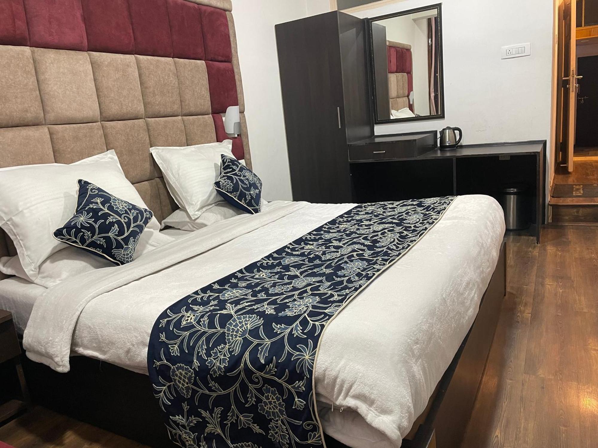 Hotel Senorita Srīnagar Dış mekan fotoğraf