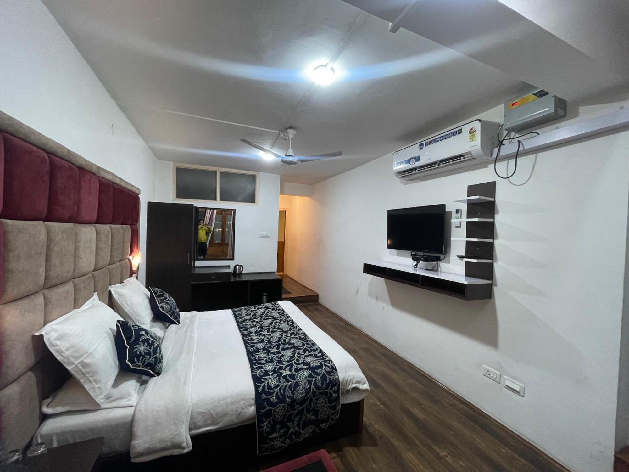 Hotel Senorita Srīnagar Dış mekan fotoğraf