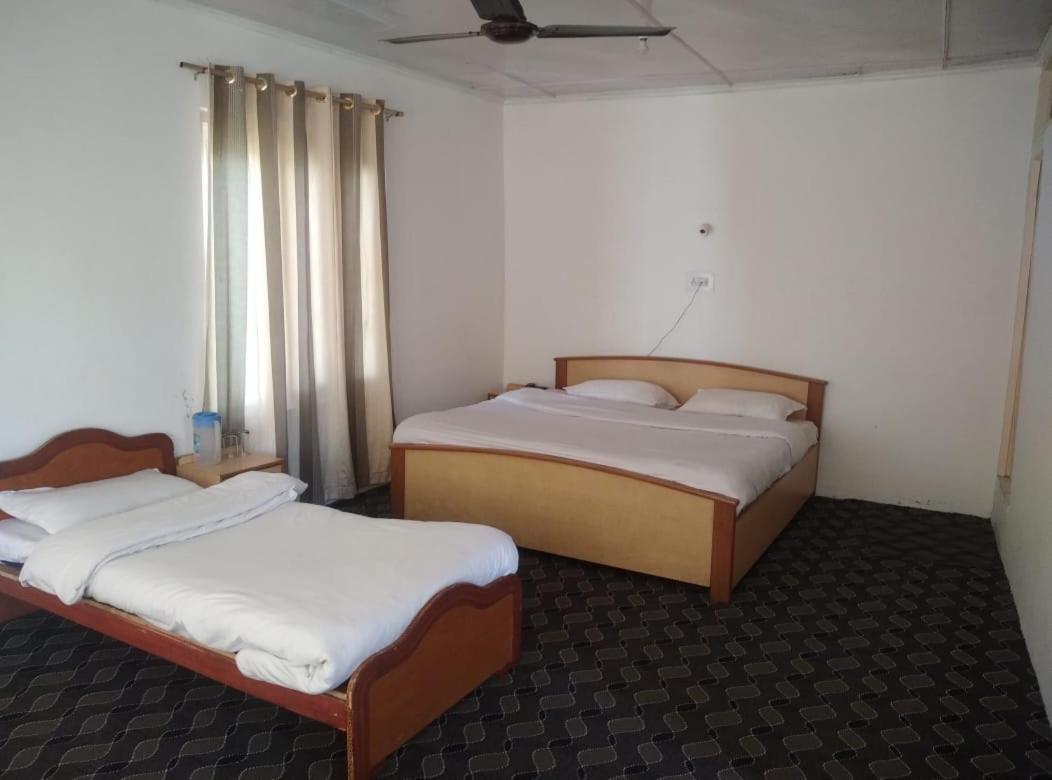 Hotel Senorita Srīnagar Dış mekan fotoğraf