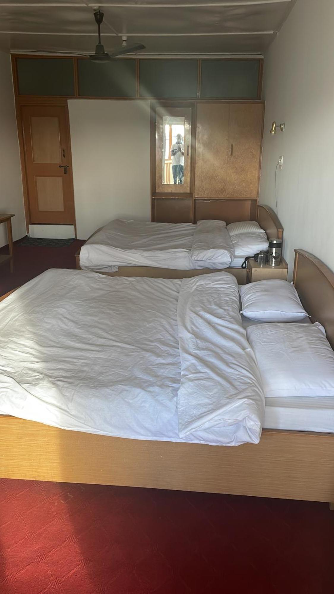 Hotel Senorita Srīnagar Dış mekan fotoğraf