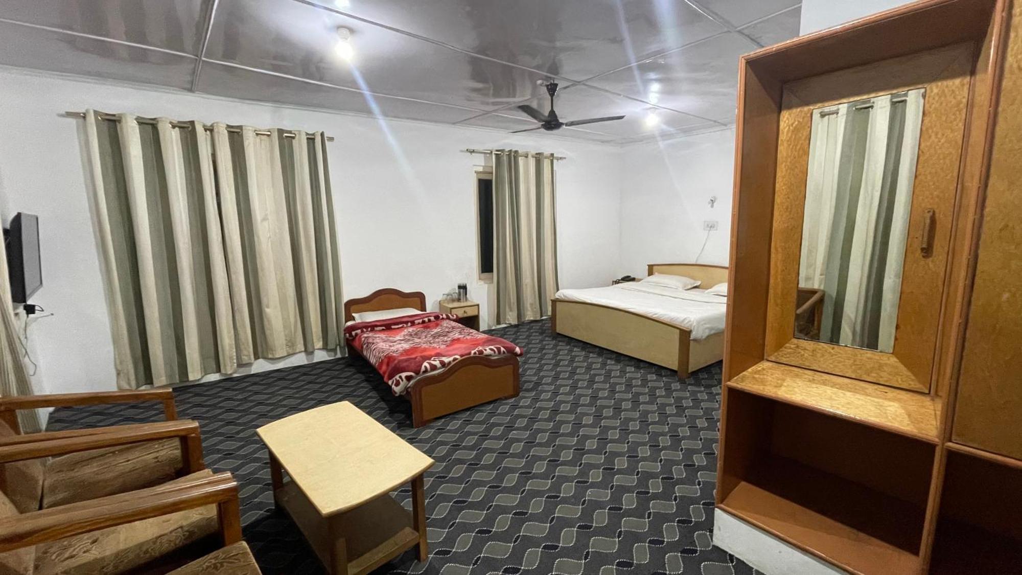 Hotel Senorita Srīnagar Dış mekan fotoğraf