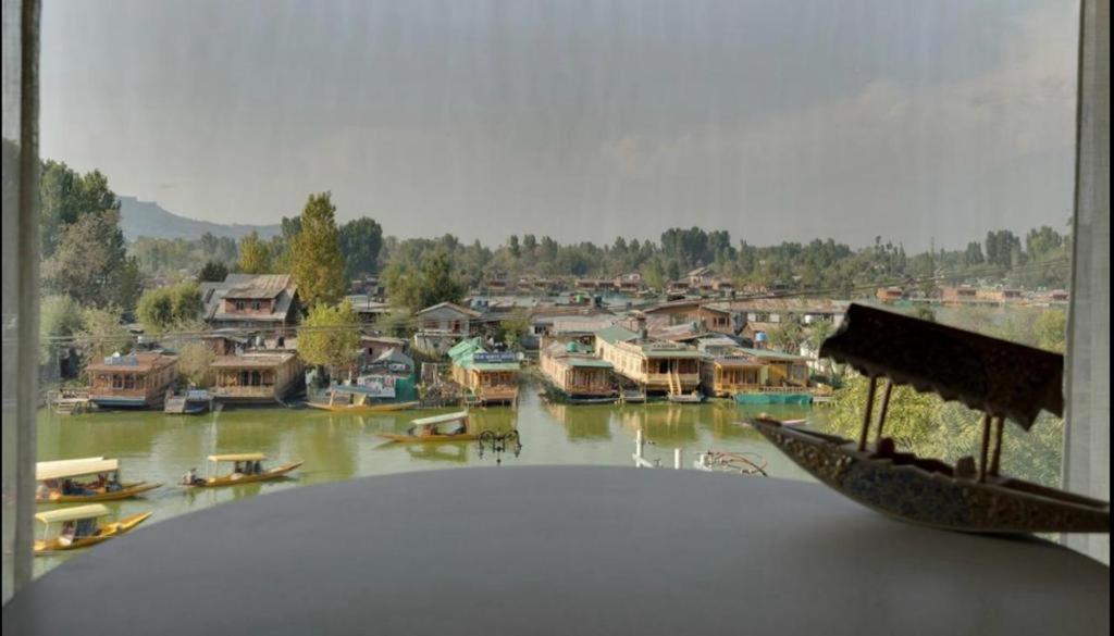 Hotel Senorita Srīnagar Dış mekan fotoğraf